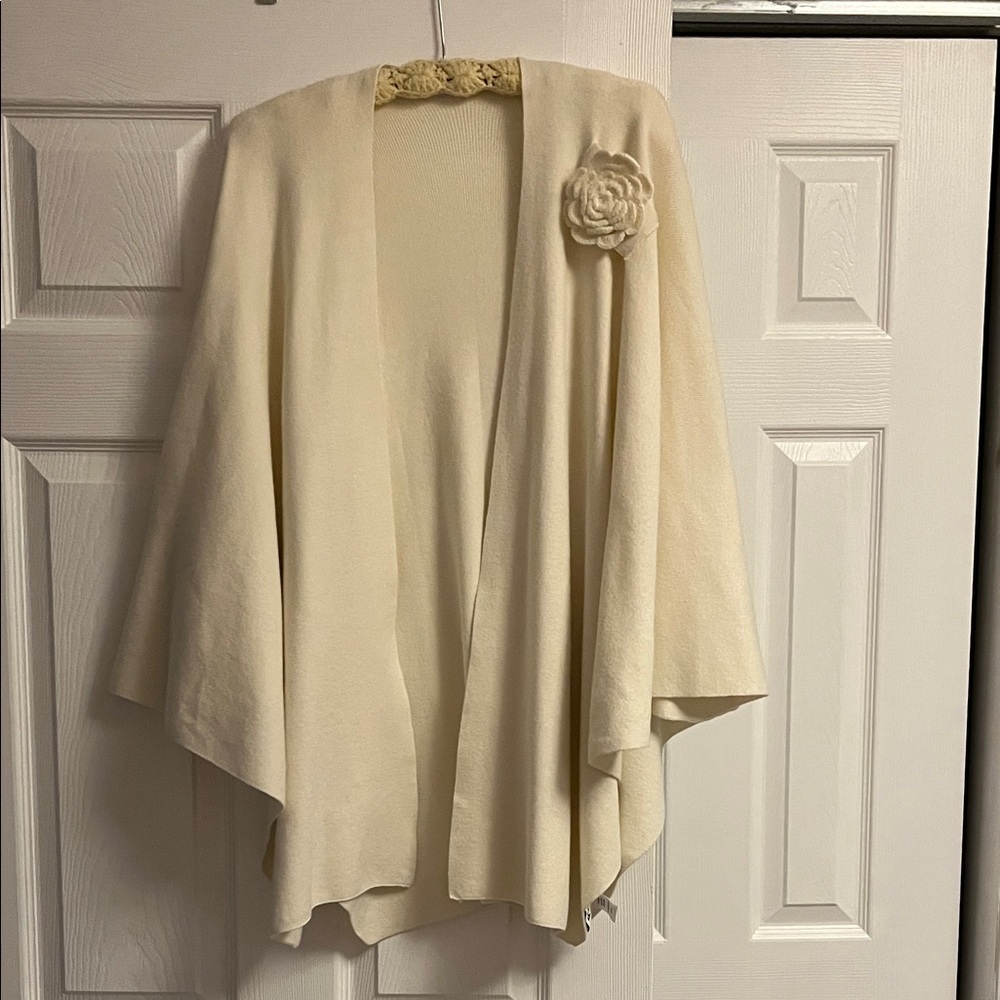 Puli Cream Women's Poncho with Floral Detail